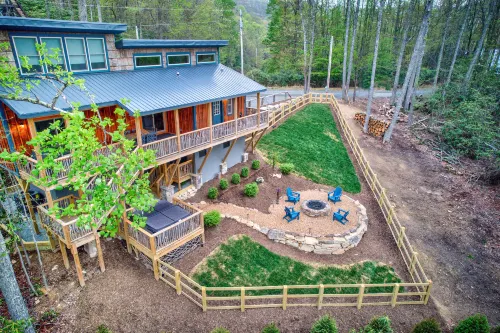 Private Hot Tub and Fire Pit Oasis - Gorgeous Mountain Retreat