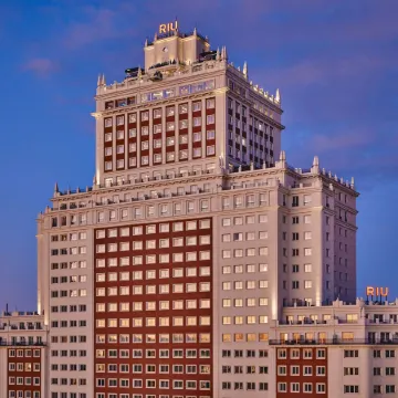 Riu Plaza España Отели рядом с достопримечательностью «Небоскреб "Испания"»