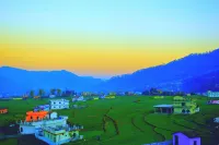 Garur Valley Hotels in Kausani