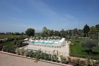 Residence Borgo Mondragon - Pools