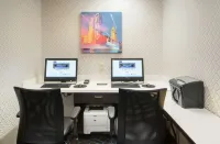 Hampton Inn & Suites Atlanta-Downtown - Business