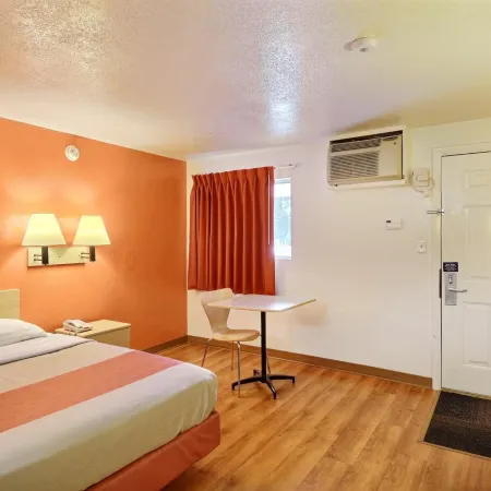 Travelodge by Wyndham Brattleboro VT