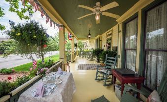 Carrier Houses Bed & Breakfast