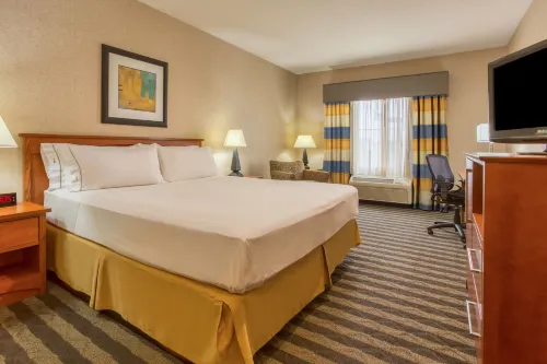 Holiday Inn Express & Suites Manteca City Center