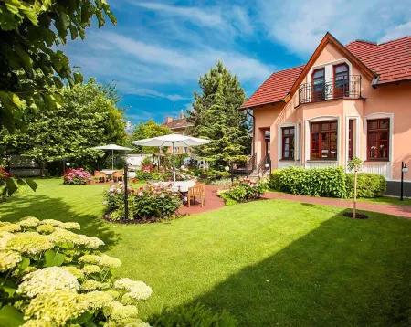 Villa Rosa Отели рядом с достопримечательностью «Thermalpark Dunajska Streda»
