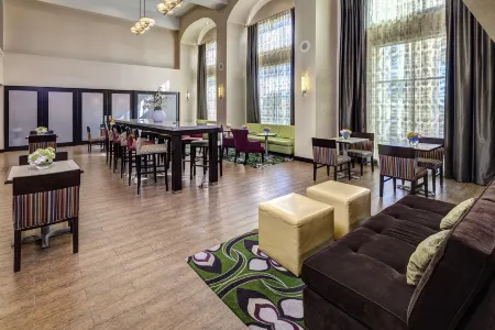 Hampton Inn & Suites Palm Desert Отели в г. Палм-Дезерт