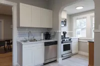 Big 3-Story Home, Walk to Campus.
