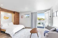 Modern Designer Studio with Pool - balcony