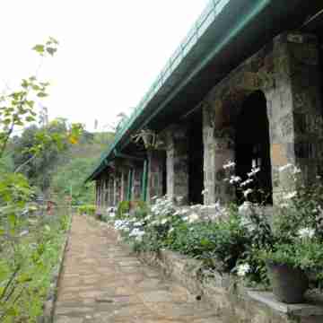 Castlereigh Holiday Bungalow Hotel Exterior