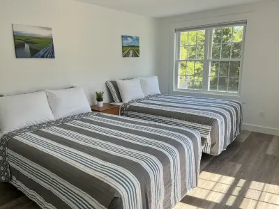 Kingfisher Lodging Hotels in Yarmouth Port