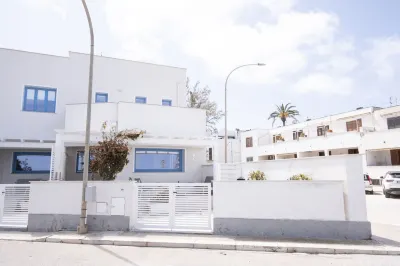 Casa Azzurra sul mare e centralissima Hotel in zona Faro di Capo San Vito