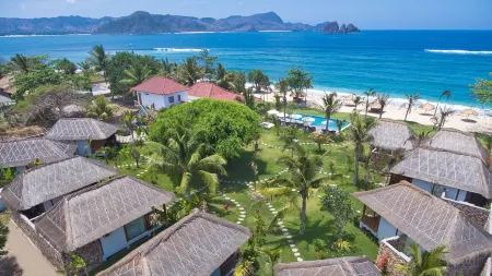 Segara Lombok Beach Resort Отели рядом с достопримечательностью «Selong Belanak Beach»