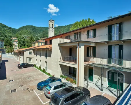 ホテル チェントラーレ チェルノッビオのホテル