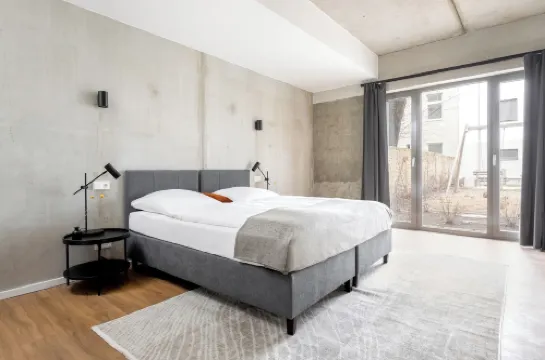 Global Living I The Graf - East Side Gallery