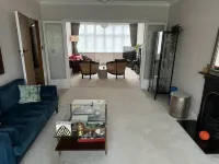 4 Bed House - Sleeps 7 - Garden - Wifi - Parking