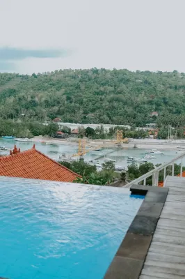 Lanussa Hill Villa Hotels near Jungut Batu