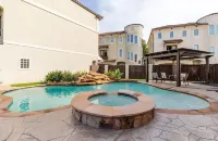 Bizi Near Galleria Mall - Villas