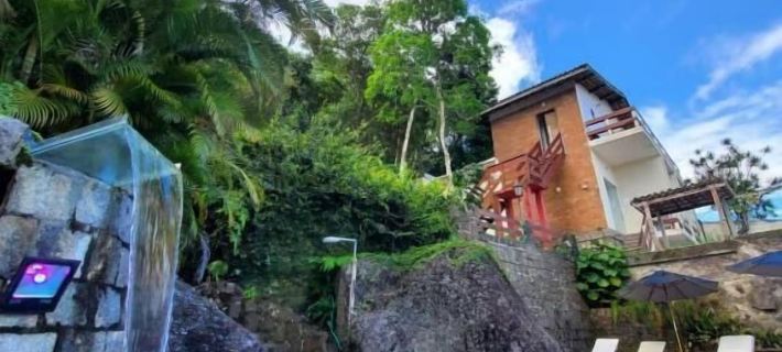 Apartamentos Casa da Pedra Ξενοδοχεία στην πόλη Ubatuba