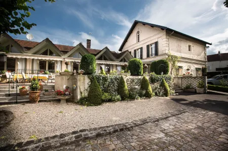 Hôtel & Restaurant le Relais d'Aumale Отели в г. Ла Шапель-ан-Серваль