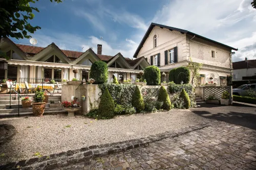 Hôtel & Restaurant le Relais d'Aumale Hotel a Saint-Witz
