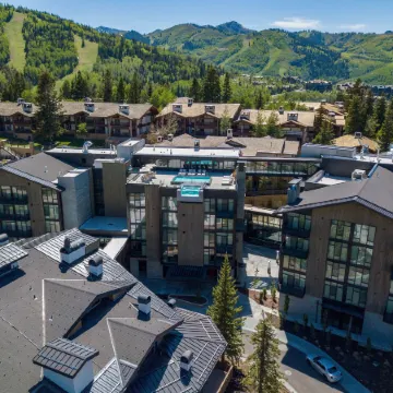 Goldener Hirsch, Auberge Collection