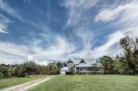 Clyde and Marie's Bed & Breakfast Hotels in Forest