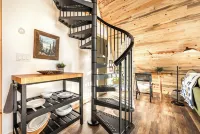 Acute Cabin