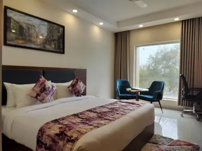 Hotel Luxe Opera NH8 - 7km from IGI Airport Delhi - "Managed by Bel-La Monde Group of Hotels"