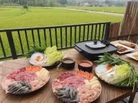 บริคบ็อกซ์ พูลวิลล่า แอนด์ คาเฟ่