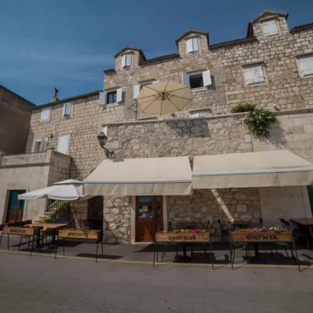 Stone House Seaside Retreat on Brač Island Ξενοδοχεία στην πόλη Sutivan