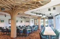 Riverside Oaks Golf Resort Hotels in Windsor