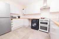 3 Bed - Sleeps 4 - Free Parking - Private Garden