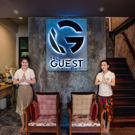 The Guest Hotel Krabi Отели рядом с достопримечательностью «Wat Kaew Korawaram»