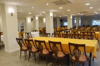 Hostal Restaurante Carolina Hôtels à : Pedrosillo el Ralo