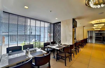 S V N Grand Отели в г. Какинада