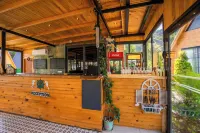Karaoz Sapphire Bungalows - bar