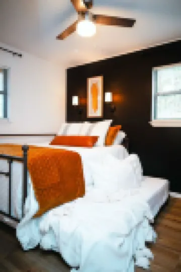 Sugar Pine Cabin-2 bed with firepit, WiFi, near downtown Dahlonega & wineries