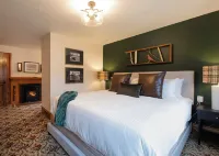 Matilda - Stunning, 3-bed, vintage home in Duluth! 덜루스 호텔