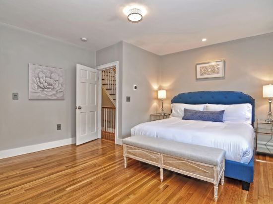 Beacon Hill Penthouse, Stately 2-bedroom apartment with AC, WiFi near MGH