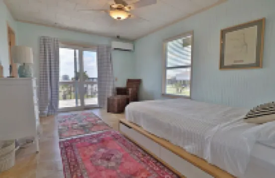 Open plan house w/ close Beach Access & both Ocean & Bay Views