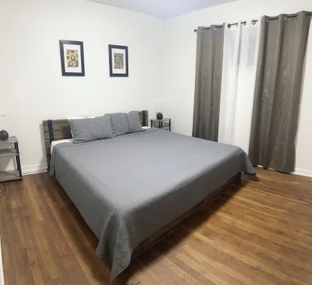 Home of Quivira Ave Отели рядом с достопримечательностью «Great Bend Courthouse»