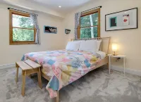 Cozy European Cottage at Lake Arrowhead near Shenandoah National Park entrance Hotels near Skyland