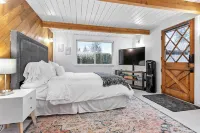 Charming Lake Samish Guest Suite in Bellingham with WiFi, AC