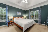 Lake Lanier Retreat, Dock, Firepit, Home Theater,HotTub - 4 tähden