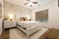 Cowboy's Condo/ Steps to Stadium