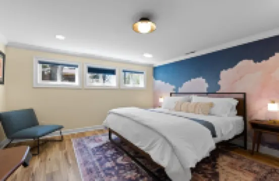 Chattanooga Suite | 5 Min Downtown | Tempurpedic | Standing Desk | 205 Mbps WiFi