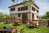 Saffronia 1900 Boutique Hotel - parking