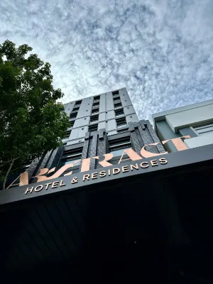 Abstract Hotel - parking