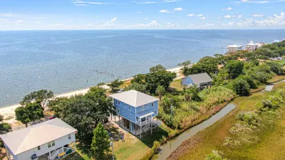 Pelican View Beach House - Private Beach!! Hotels near Mississippi Sandhill Crane National Wildlife Refuge Admin Building And Visitor Contact Station