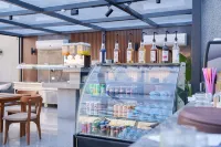Pyramid Front Hotel - bar